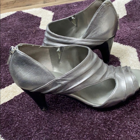 Cutout heels - Picture 4 of 4